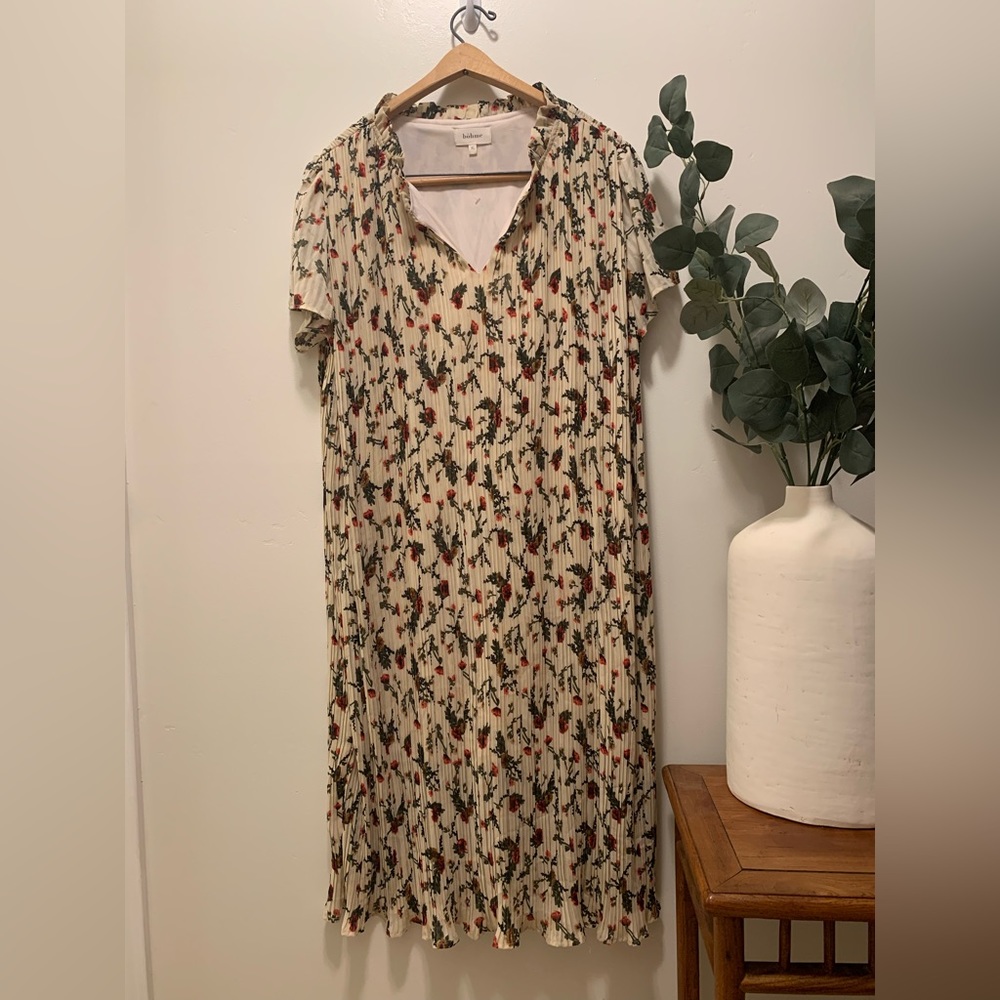 Beautiful NWT Bohme Pleated Floral V Neck Dress